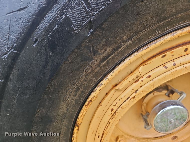 image for item EJ6112 1977 Dresser 412 elevating scraper