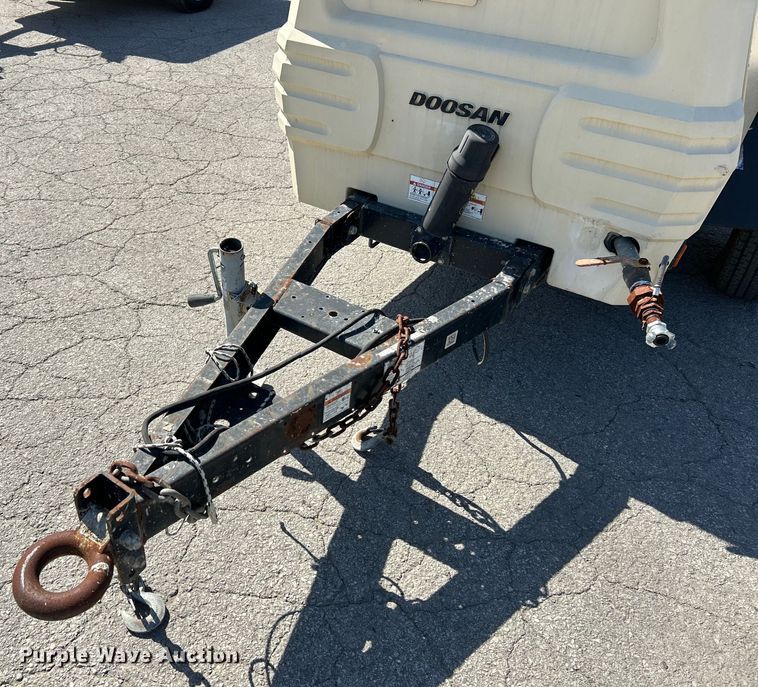 image for item EK4264 2013 Doosan P185WJD-T4I air compressor