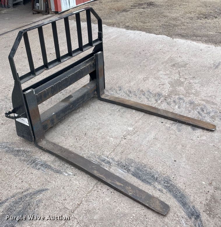 image for item GP9639 John Deere  skid steer forks