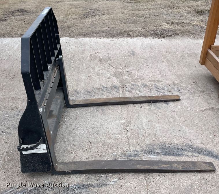 image for item GP9639 John Deere  skid steer forks