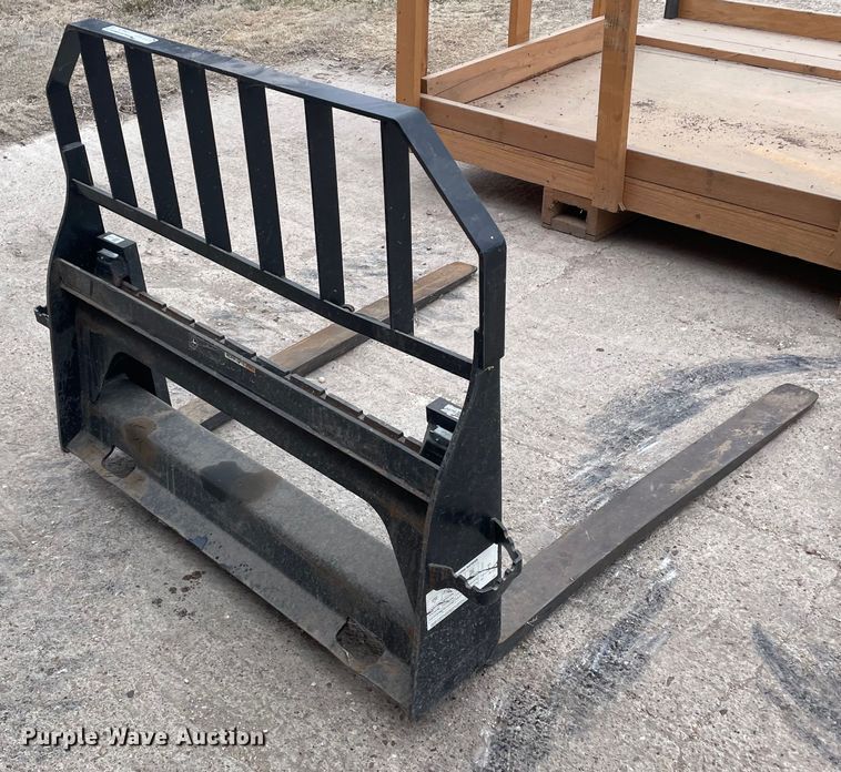 image for item GP9639 John Deere  skid steer forks