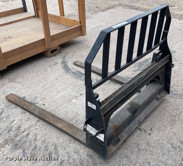 image for item GP9639 John Deere  skid steer forks