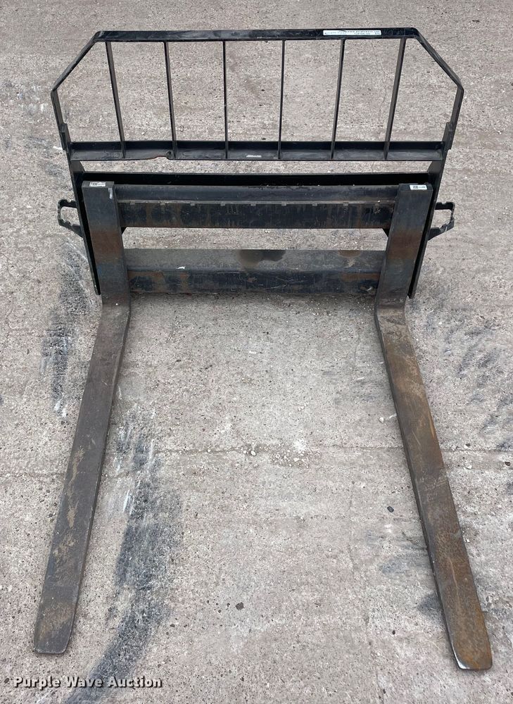 image for item GP9639 John Deere  skid steer forks