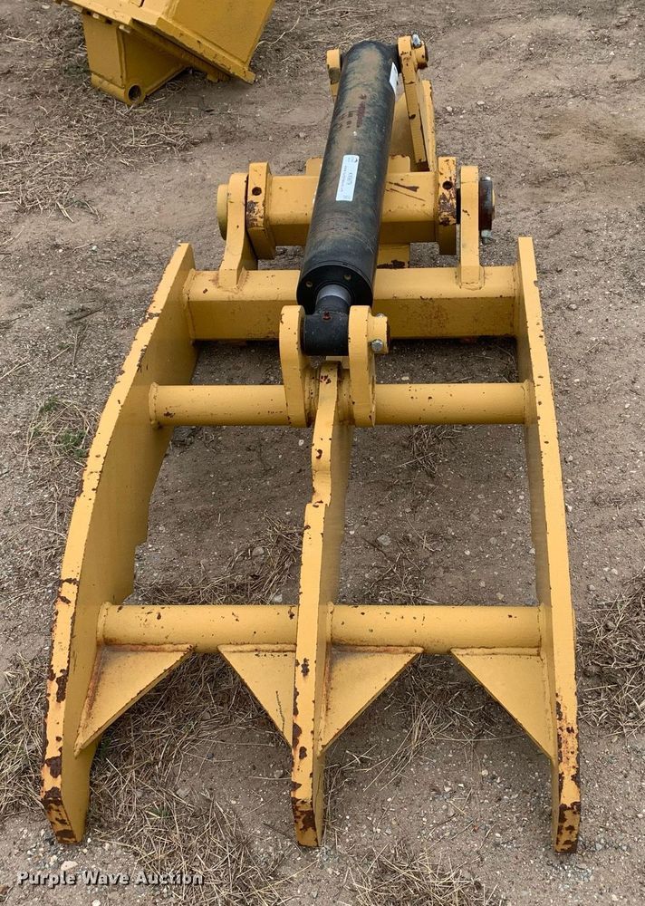 image for item KX9879 Excavator hydraulic thumb 