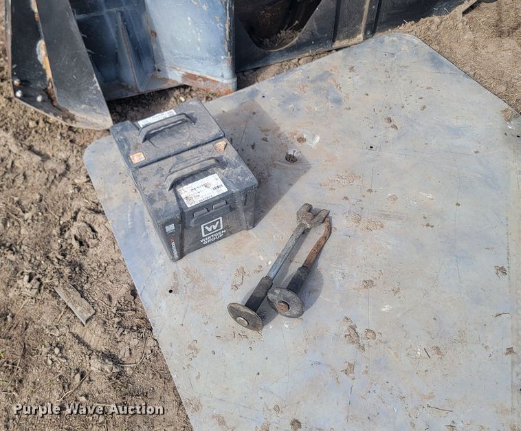 image for item LA9729 2015 Caterpillar SW345B skid steer rock saw