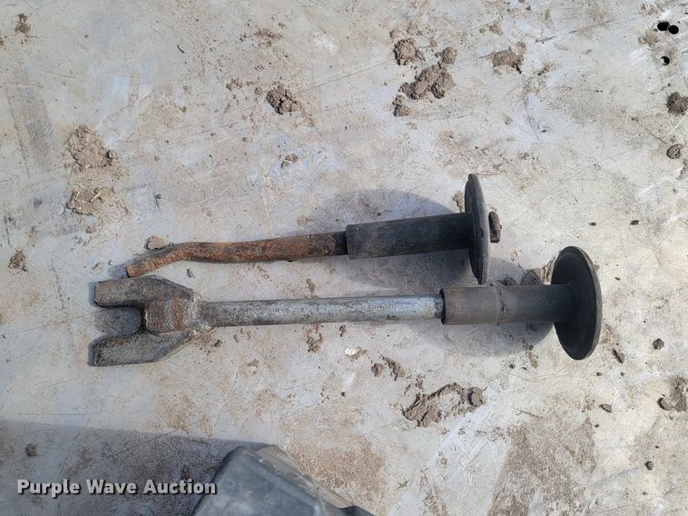 image for item LA9729 2015 Caterpillar SW345B skid steer rock saw