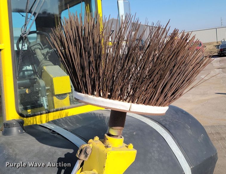 image for item LA9750 Superior Broom DT80CT broom