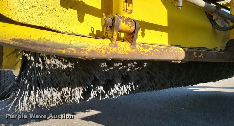 image for item LA9750 Superior Broom DT80CT broom