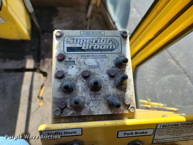 image for item LA9750 Superior Broom DT80CT broom