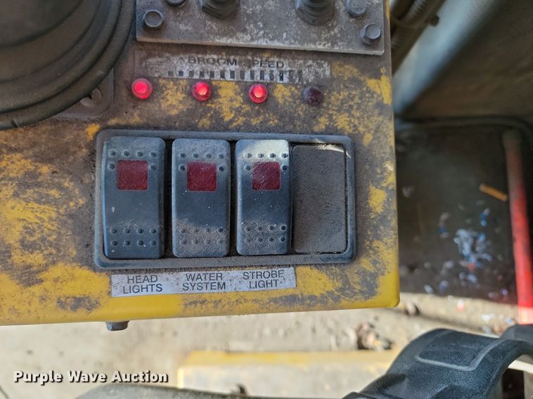 image for item LA9750 Superior Broom DT80CT broom