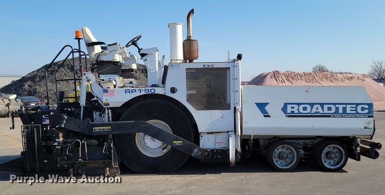 image for item LA9751 Roadtec RP190 paver