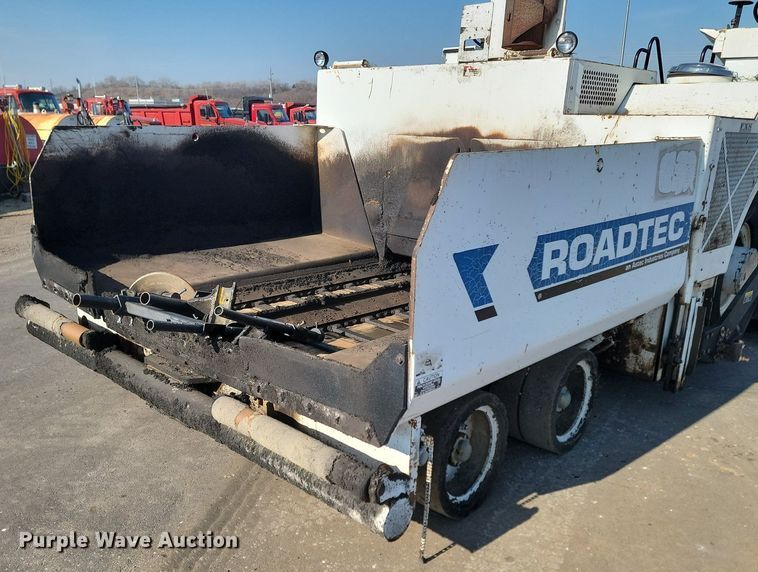 image for item LA9751 Roadtec RP190 paver