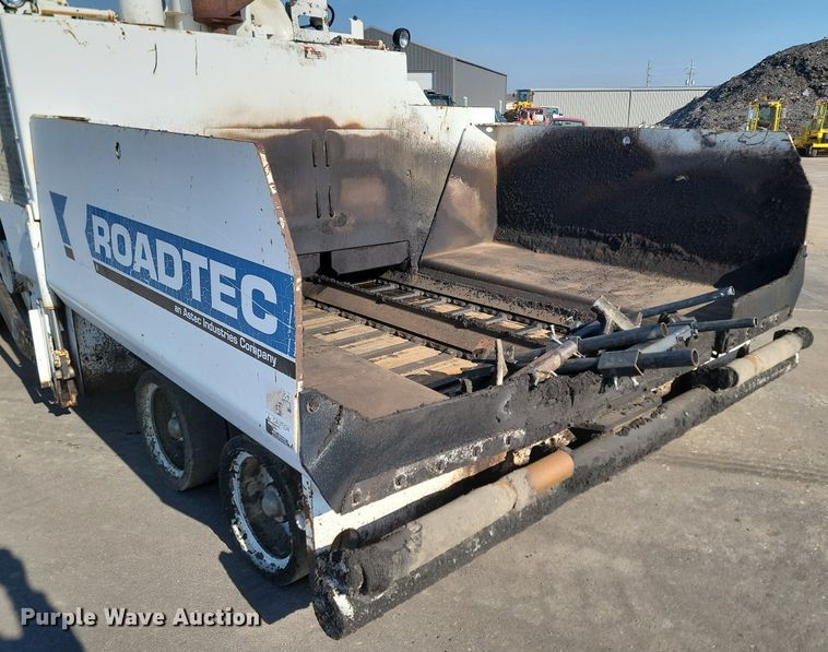 image for item LA9751 Roadtec RP190 paver
