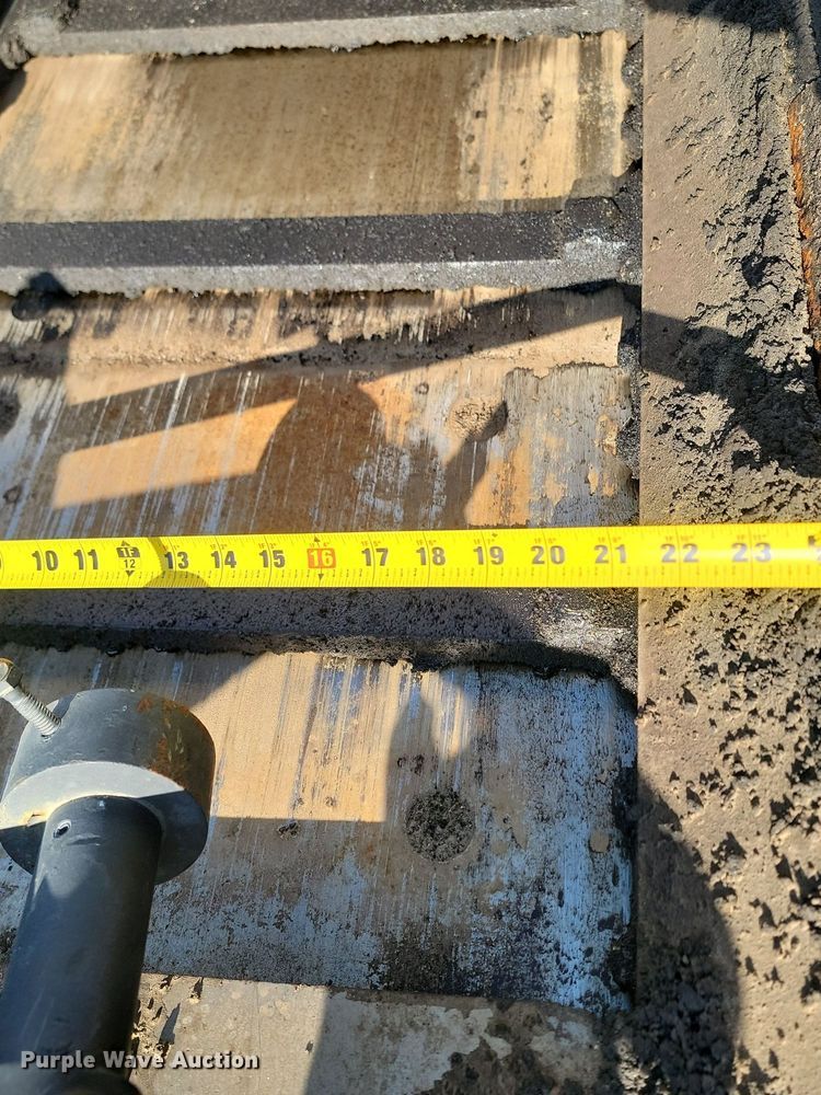 image for item LA9751 Roadtec RP190 paver