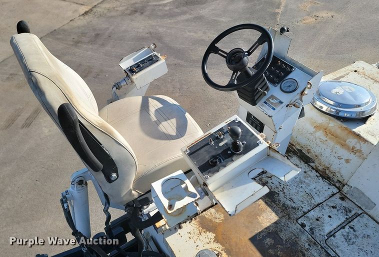 image for item LA9751 Roadtec RP190 paver