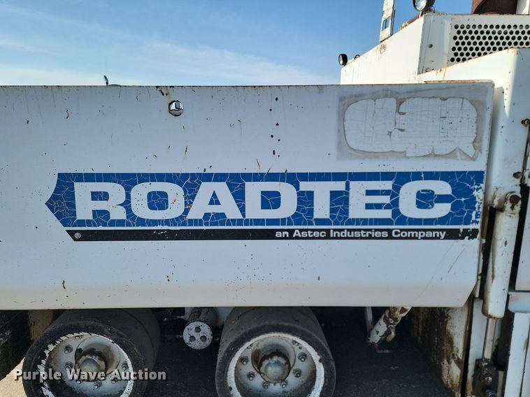 image for item LA9751 Roadtec RP190 paver