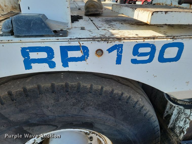 image for item LA9751 Roadtec RP190 paver