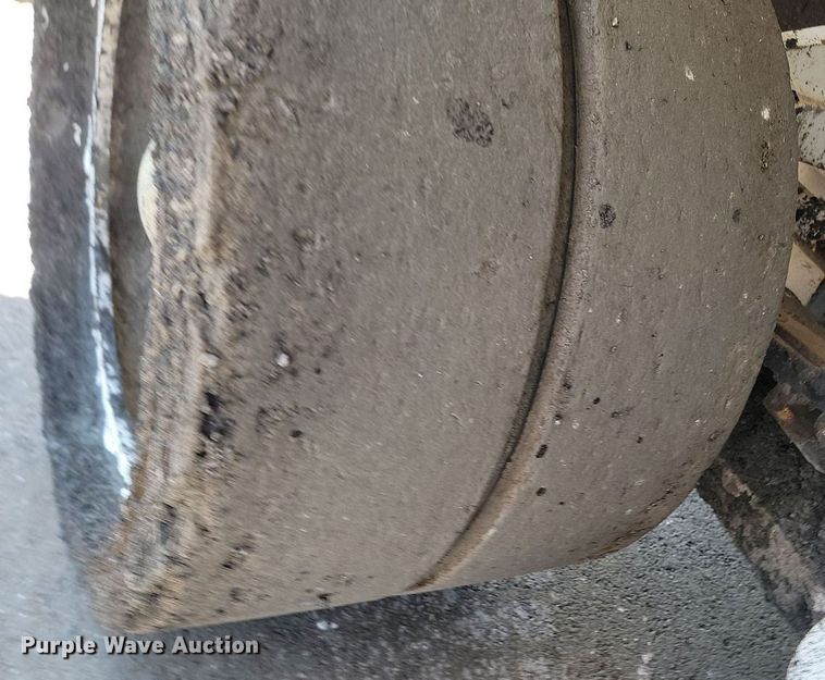 image for item LA9751 Roadtec RP190 paver