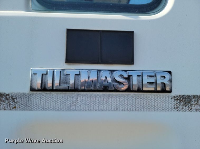 image for item LA9752 1990 GMC Tiltmaster oil distributor truck