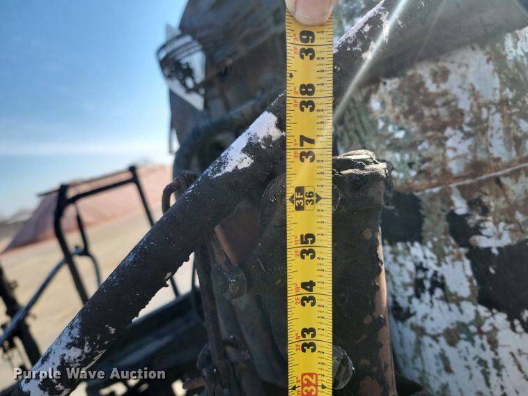 image for item LA9752 1990 GMC Tiltmaster oil distributor truck