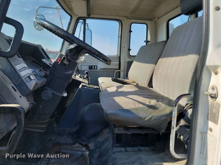 image for item LA9752 1990 GMC Tiltmaster oil distributor truck