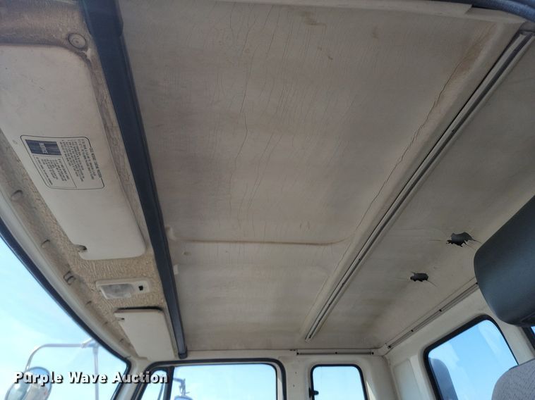 image for item LA9752 1990 GMC Tiltmaster oil distributor truck