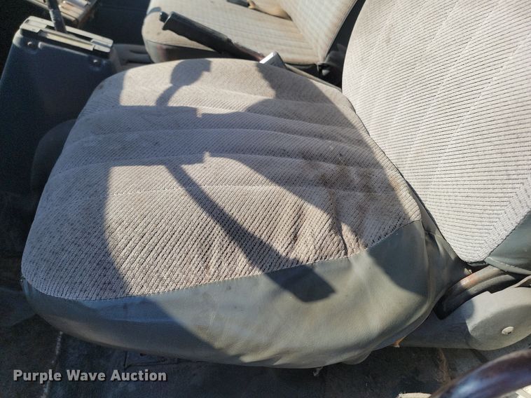 image for item LA9752 1990 GMC Tiltmaster oil distributor truck