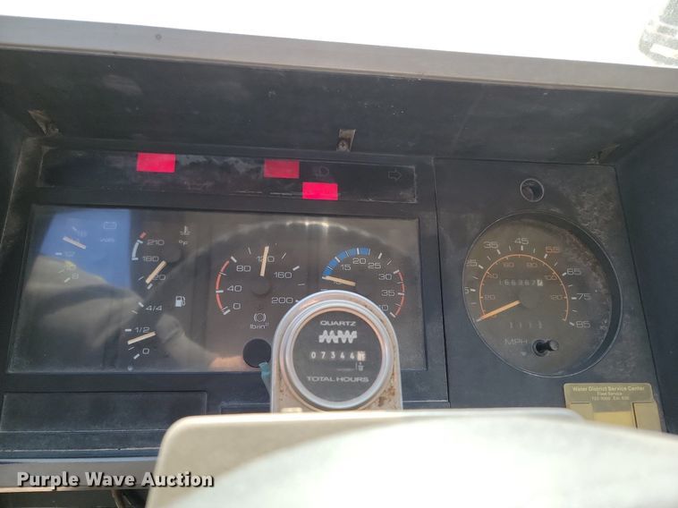 image for item LA9752 1990 GMC Tiltmaster oil distributor truck