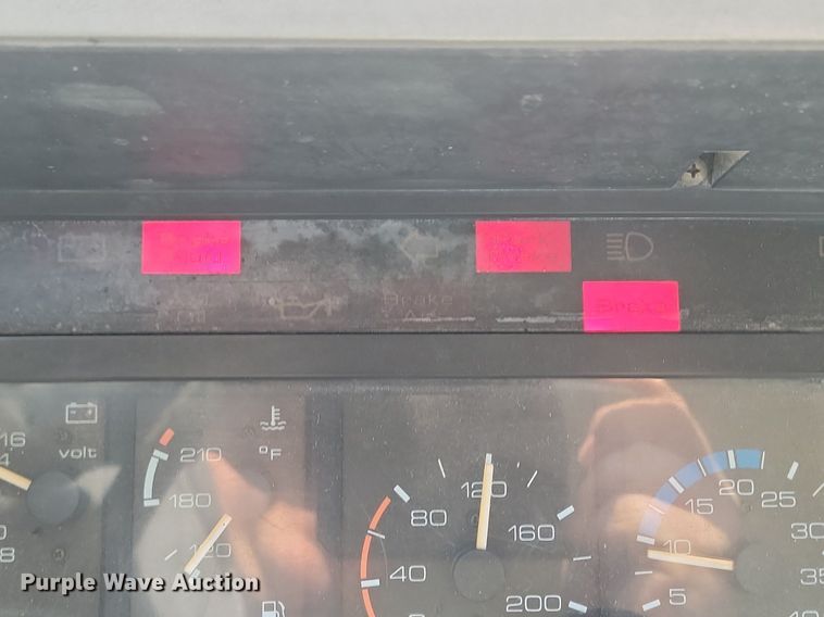 image for item LA9752 1990 GMC Tiltmaster oil distributor truck