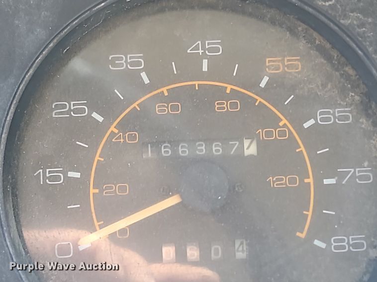 image for item LA9752 1990 GMC Tiltmaster oil distributor truck