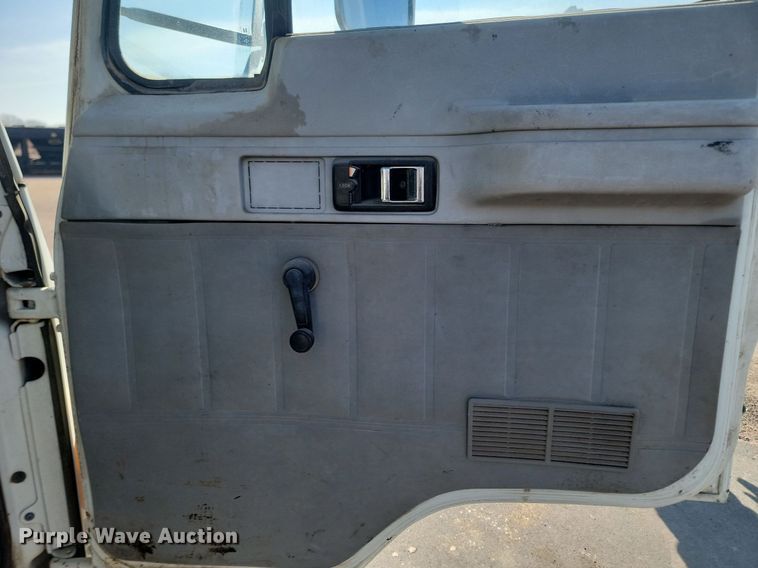 image for item LA9752 1990 GMC Tiltmaster oil distributor truck