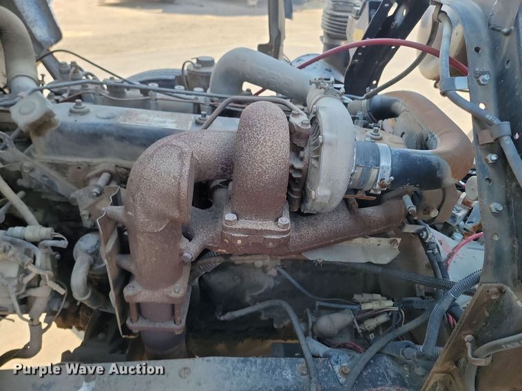 image for item LA9752 1990 GMC Tiltmaster oil distributor truck