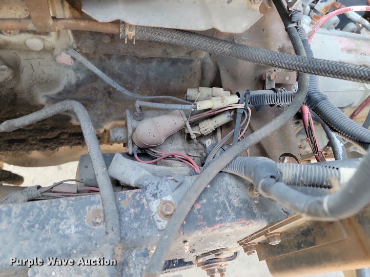 image for item LA9752 1990 GMC Tiltmaster oil distributor truck