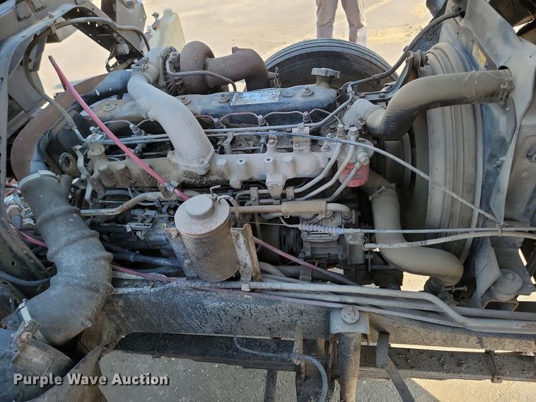 image for item LA9752 1990 GMC Tiltmaster oil distributor truck