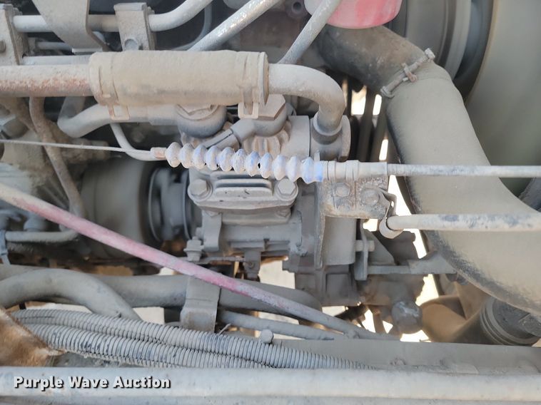 image for item LA9752 1990 GMC Tiltmaster oil distributor truck