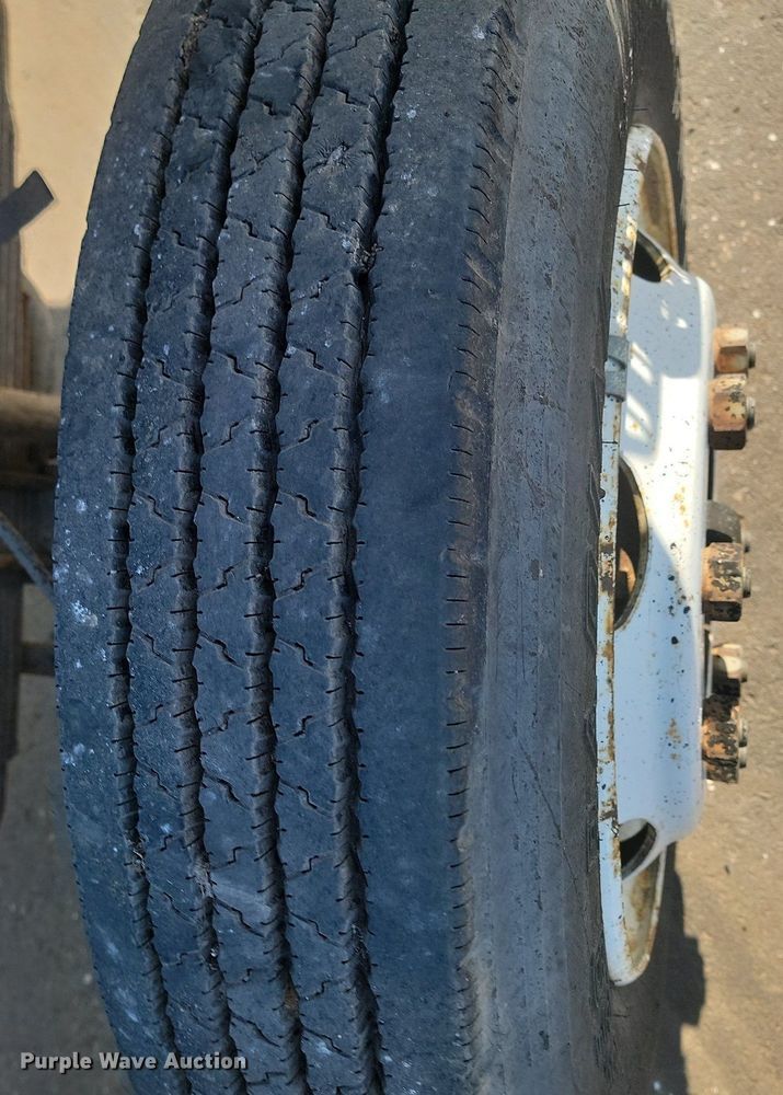 image for item LA9752 1990 GMC Tiltmaster oil distributor truck