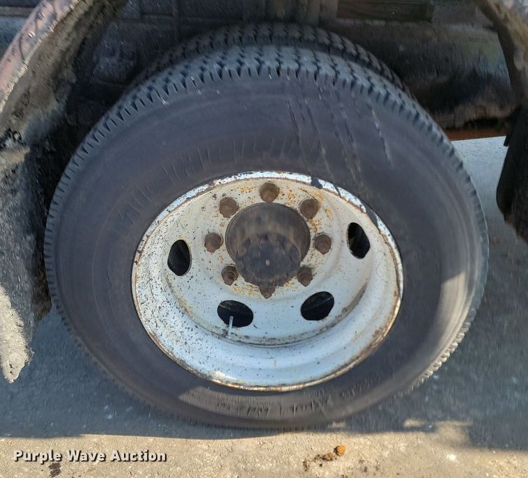 image for item LA9752 1990 GMC Tiltmaster oil distributor truck