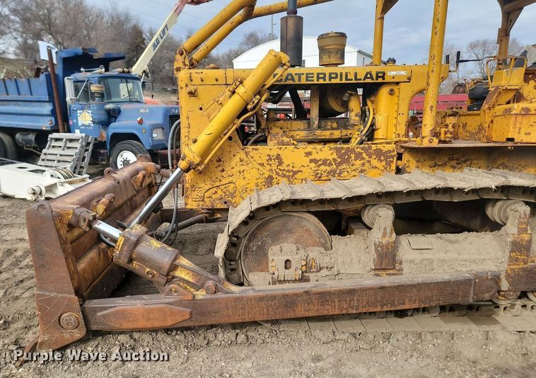 image for item LA9759 1971 Caterpillar  D6C dozer