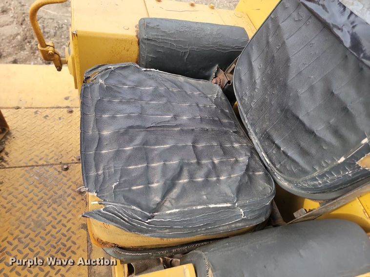 image for item LA9760 1984 Caterpillar  D6D dozer