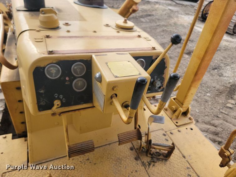 image for item LA9760 1984 Caterpillar  D6D dozer