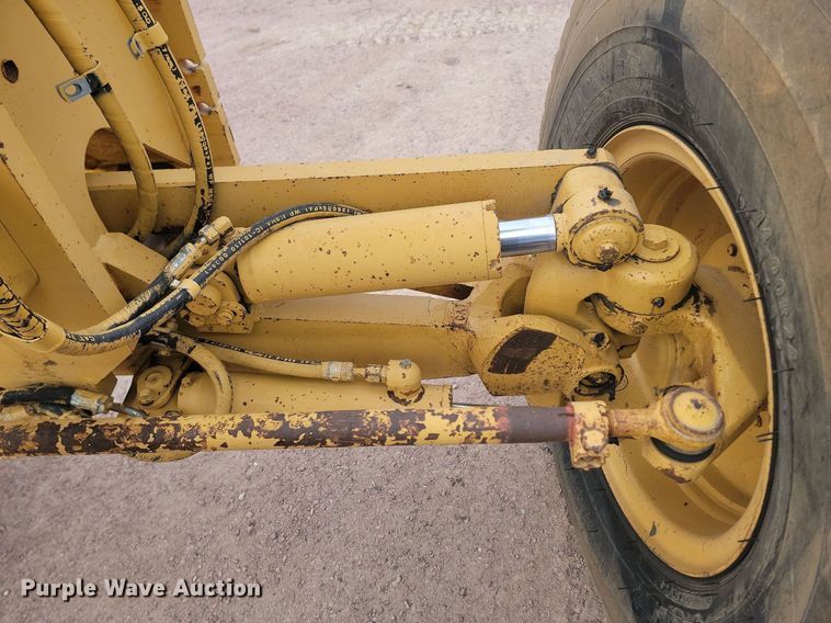 image for item LA9762 2001 Caterpillar  140H VHP motor grader