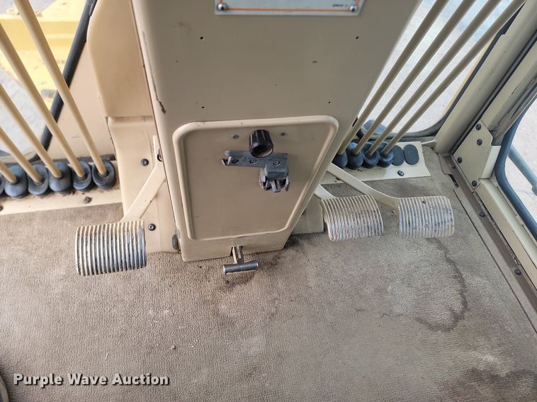 image for item LA9762 2001 Caterpillar  140H VHP motor grader