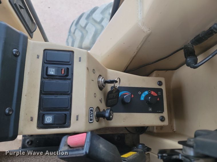 image for item LA9762 2001 Caterpillar  140H VHP motor grader