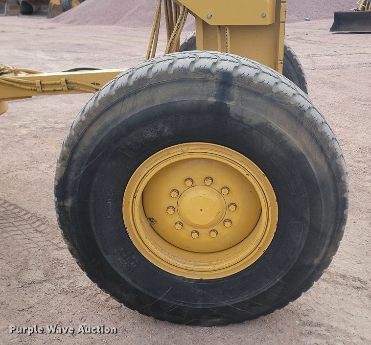 image for item LA9762 2001 Caterpillar  140H VHP motor grader