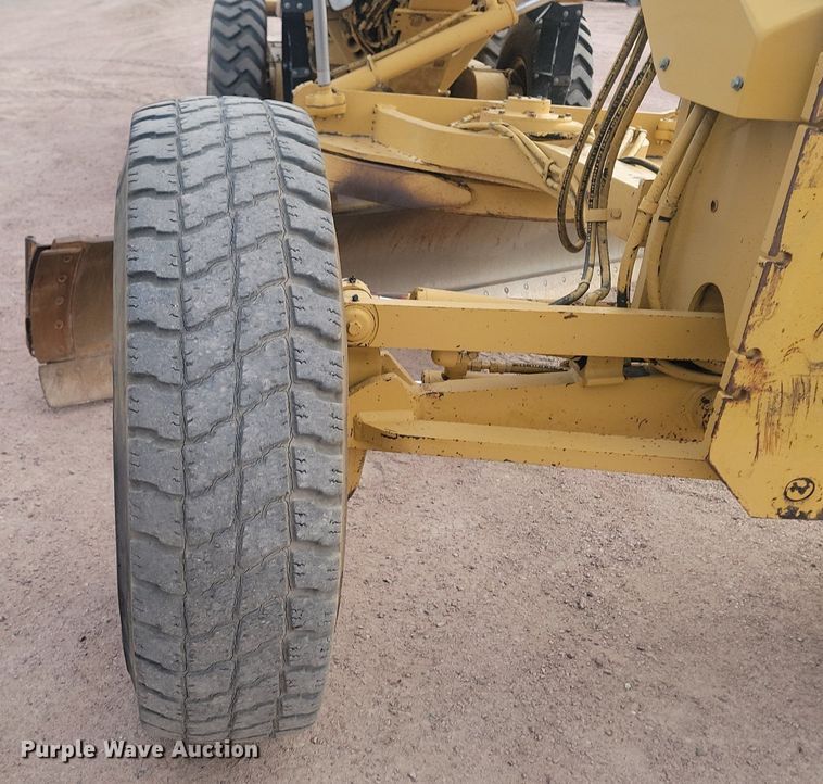 image for item LA9762 2001 Caterpillar  140H VHP motor grader