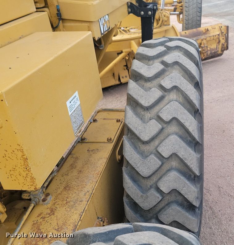 image for item LA9762 2001 Caterpillar  140H VHP motor grader