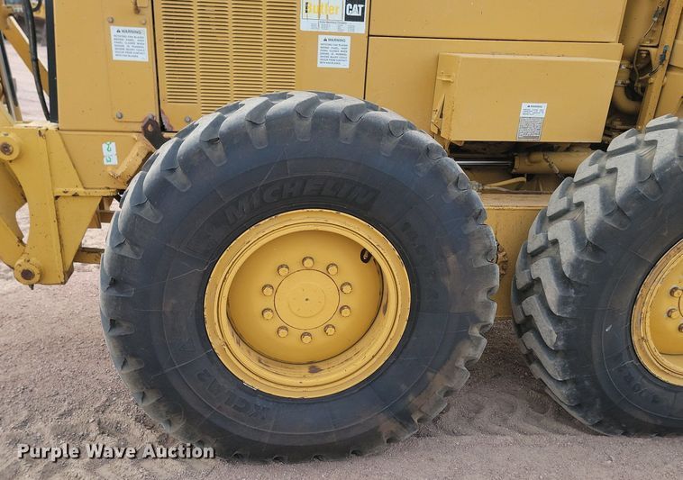 image for item LA9762 2001 Caterpillar  140H VHP motor grader