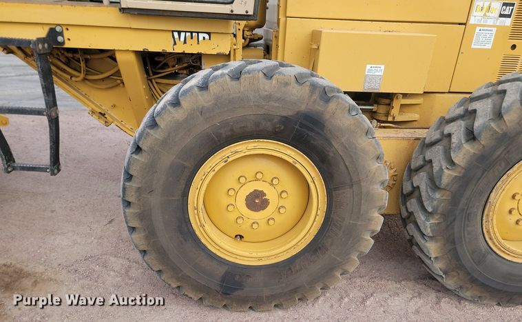 image for item LA9762 2001 Caterpillar  140H VHP motor grader