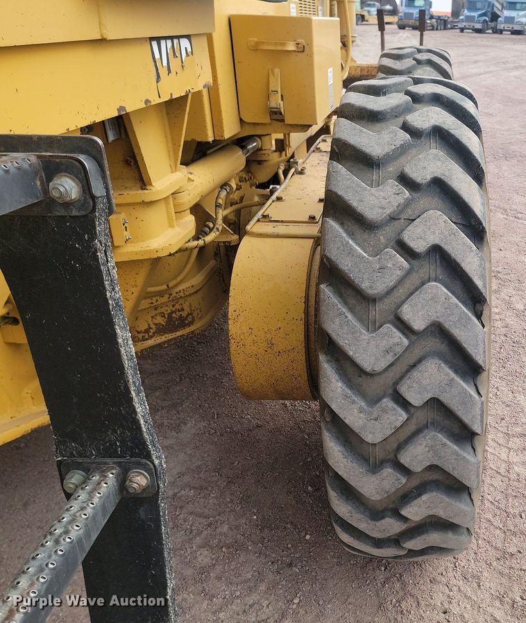 image for item LA9762 2001 Caterpillar  140H VHP motor grader