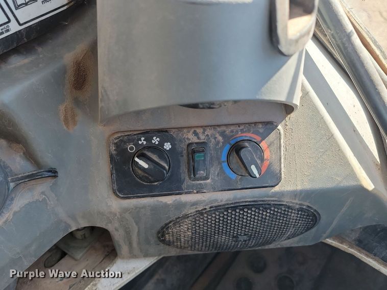 image for item LA9771 2018 Bobcat T870 tracked skid steer loader